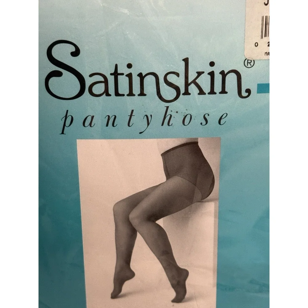 Satinskin pantyhose queen